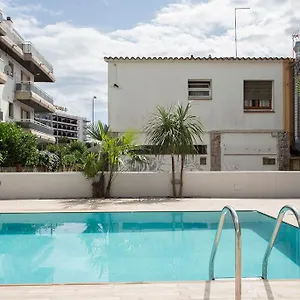 apartamento-moderno-con-piscina-y-parking-cerca-de-la-playa.topcostabravahotels.com/